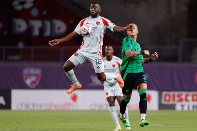 September 19, 2026, Frisco, Texas, United States: FC Dallas defender SHAQ MOORE (18) chests the ball in a soccer game, Saturday, Sept. 19, 2026, in Frisco, Texas. Frisco United States - ZUMAa325 20260919_zsa_a325_012 Copyright: xDavidxBalleringxIix