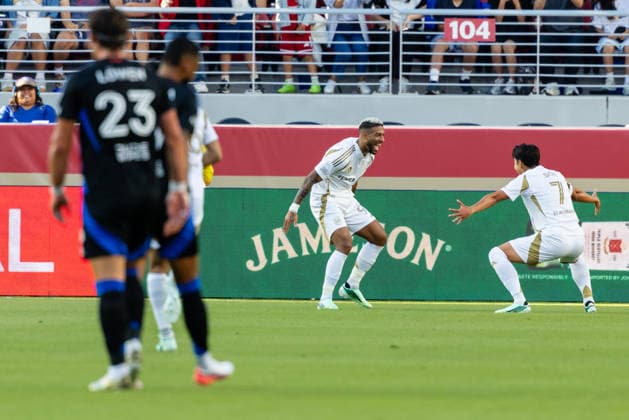 SANTA CLARA, CA - SEPTEMBER 19: Denis Bouanga 99 of the Los Angeles Football Club celebrates a goal with Son Heung-Min 7 in the second half of an MLS, Fussball Herren, USA match against the San Jose Earthquakes on September 19, 2026 at Levi s Stadium in Santa Clara, CA. (Photo by Matthew Huang Icon Sportswire) SOCCER: SEP 19 MLS San Jose Earthquakes vs Los Angeles Football Club EDITORIAL USE ONLY Icon260919016