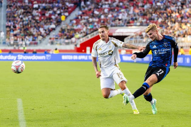 SANTA CLARA, CA - SEPTEMBER 19: Timo Werner 11 of the San Jose Earthquakes crosses the ball during an MLS, Fussball Herren, USA match against the Los Angeles Football Club on September 19, 2026 at Levi s Stadium in Santa Clara, CA. (Photo by Matthew Huang Icon Sportswire) SOCCER: SEP 19 MLS San Jose Earthquakes vs Los Angeles Football Club EDITORIAL USE ONLY Icon260919023
