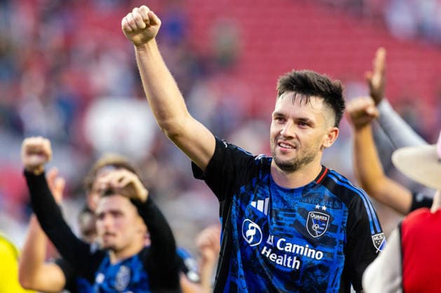 SANTA CLARA, CA - SEPTEMBER 19: Preston Judd 19 of the San Jose Earthquakes interacts with fans after a tie in an MLS, Fussball Herren, USA match against the Los Angeles Football Club on September 19, 2026 at Levi s Stadium in Santa Clara, CA. (Photo by Matthew Huang Icon Sportswire) SOCCER: SEP 19 MLS San Jose Earthquakes vs Los Angeles Football Club EDITORIAL USE ONLY Icon260919035