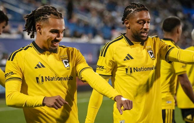 September 19, 2026, Montreal, Qc, Canada: Columbus Crew s Mohamed Farsi (left) celebrates a goal against CF Montreal with Steven Moreira during second half MLS, Fussball Herren, USA soccer action in Montreal on Saturday, Sept. 19, 2026. Mohamed Farsi , Steven Moreira  - ZUMAc35_ 20260919_zaf_c35_208 Copyright: xPeterxMccabex