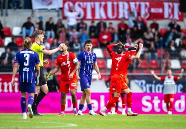SOCCER REGIONAL LEAGUE NORTHEAST 2026–2027 SEASON, MATCHDAY 10: FC ROT WEISS ERFURT vs. FC ERZGEBIRGE AUE ** FOR EDITORIAL USE ONLY ** FOR EDITORIAL USE ONLY ** September 19, 2026 Erfurt Soccer Northeast Regional League Matchday 10, 2026–2027 Season, Steigerwaldstadion: FC Rot-Weiss Erfurt vs. FC Erzgebirge Aue, 2–2. Pictured: Niclas Walther (No. 22) of FC Rot-Weiss Erfurt, who was after receiving a yellow card. Germany, Thuringia, Erfurt. Copyright SaschaxFromm Copyright: SaschaxFromm doc87ofwk1jnty8gyvfh87 ,EDITORIAL USE ONLY Copyright: SaschaxFromm