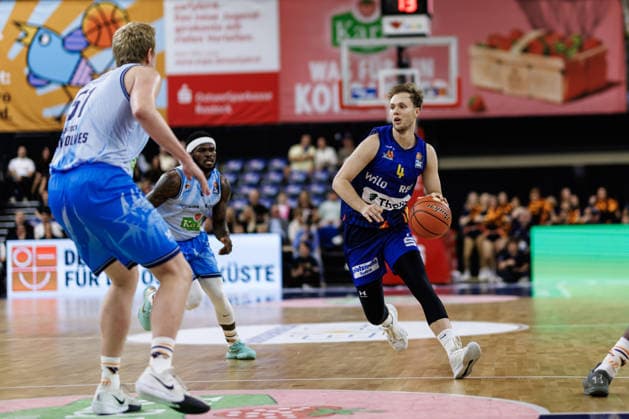 B Kraushaar, PHOENIX HAGEN, 04, Bent Leuchten, ROSTOCK SEAWOLVES, 51, TJ Crockett Jr. ROSTOCK SEAWOLVES, 00, Johnathan Stove ROSTOCK SEAWOLVES, Rostock Seawolves vs. Phoenix Hagen, Basketball, BBL 2026–2027 easyCredit Basketball Bundesliga, Matchday 1, 2026–2027 Season, September 19, 2026, Rostock Seawolves vs. Phoenix Hagen, Basketball, BBL 2026–2027 easyCredit Basketball Bundesliga, Matchday 1, 2026–2027 season, September 19, 2026, Groter Pohl Copyright: xEibner-Pressefoto DenverxEhrlichx EP_DEH