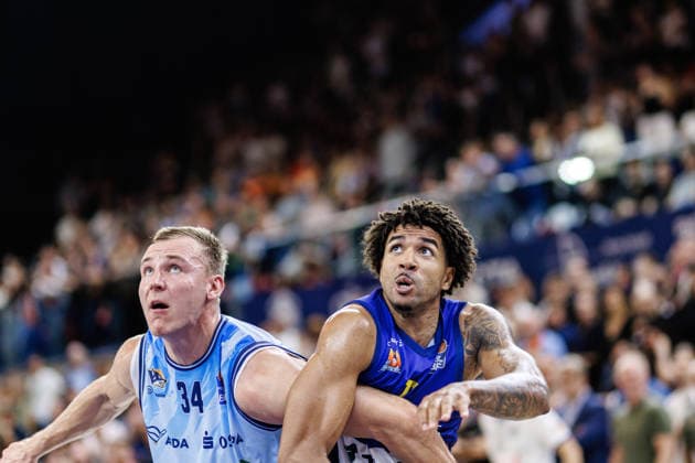 Artur Konontsuk, ROSTOCK SEAWOLVES, 34, Marvin Omonigho Omuvwie, PHOENIX HAGEN, 11, Rostock Seawolves vs. Phoenix Hagen, Basketball, BBL 2026–2027 easyCredit Basketball Bundesliga, Matchday 1, 2026–2027 season, September 19, 2026 Rostock Seawolves vs. Phoenix Hagen, Basketball, BBL 2026–2027 easyCredit Basketball Bundesliga, Matchday 1, 2026–2027 season, September 19, 2026 Groter Pohl Copyright: xEibner-Pressefoto DenverxEhrlichx EP_DEH