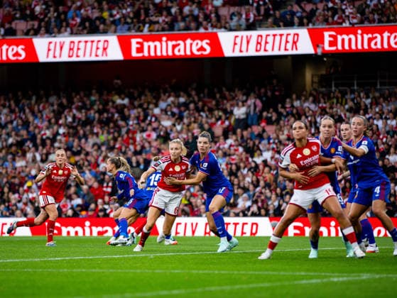 September 19, 2026, London, England, United Kingdom: LONDON, ENGLAND - SEPTEMBER 19: Leah Williamson of Arsenal and Dominique Janssen of Manchester United, ManU during the Barclays WomenÃ¢â‚¬â ¢s Super League match between Arsenal Women and Manchester United Women at Emirates Stadium on September 19, 2026 in London, England Barclays WomenÃ¢â‚¬â ¢S Super League Match Between Arsenal Women And Manchester United Women  - ZUMAf190 0867296184st Copyright: xNinaxFarooqix