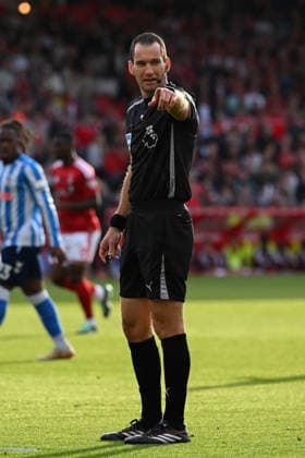 Nottingham Forest FC v Coventry City - Premier League 2026 27 Referee Jarred Gillett during the Premier League match between Nottingham Forest and Coventry City at the City Ground in Nottingham, on September 19, 2026. Nottingham Nottinghamshire United Kingdom  Copyright: xMIxNewsx originalFilename:fletcher-nottingh260919_np4Al.jpg