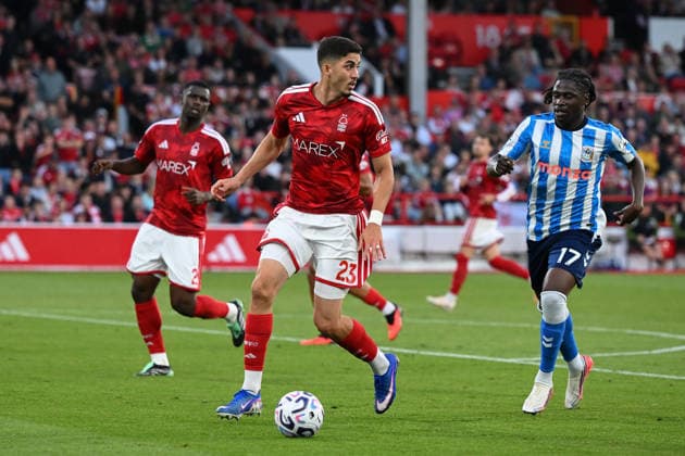 Nottingham Forest FC v Coventry City - Premier League 2026 27 Jair Cunha of Nottingham Forest looks for options during the Premier League match between Nottingham Forest and Coventry City at the City Ground in Nottingham, on September 19, 2026. Nottingham Nottinghamshire United Kingdom  Copyright: xMIxNewsx originalFilename:fletcher-nottingh260919_npkDe.jpg