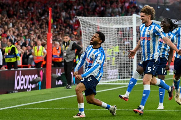 Nottingham Forest FC v Coventry City - Premier League 2026 27 Jay Dasilva of Coventry City celebrates after scoring a goal to make it 0-1 during the Premier League match between Nottingham Forest and Coventry City at the City Ground in Nottingham, on September 19, 2026. Nottingham Nottinghamshire United Kingdom  Copyright: xMIxNewsx originalFilename:fletcher-nottingh260919_npyoK.jpg