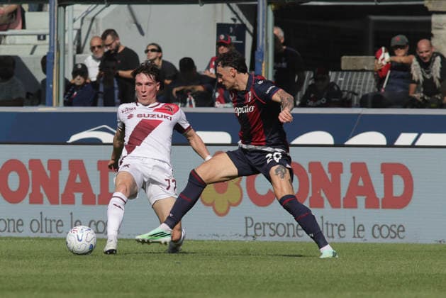 Bologna FC v Torino FC - Serie A 2026 27 Alessio Cacciamani of Torino FC competes for the ball with Nadir Zortea of Bologna FC during the Bologna BFC vs Torino FC match in the 5th round of Serie A Enilive 2026-27 at Renato Dall Ara stadium in Bologna, Italy, on September 19, 2026. Bologna Italy  Copyright: xDavidexCasentinix originalFilename:casentini-bolognab260919_np5W2.jpg