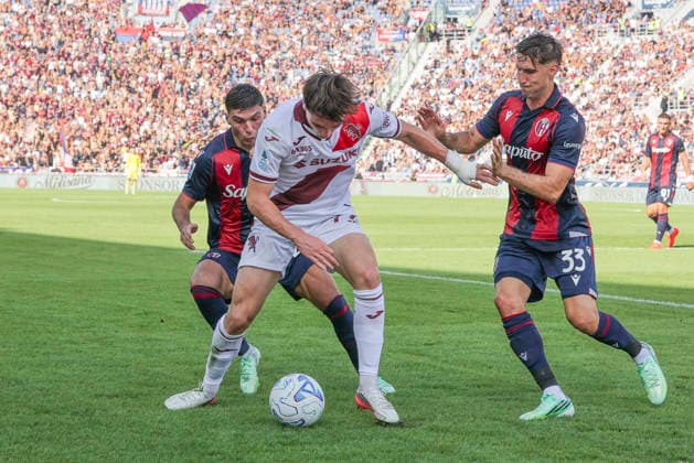 Bologna FC v Torino FC - Serie A 2026 27 Alessio Cacciamani of Torino FC battles for the ball with Juan Miranda and Nicolo Cambiaghi of Bologna FC during the Bologna BFC vs Torino FC match in the 5th round of Serie A Enilive 2026-27 at Renato Dall Ara stadium in Bologna, Italy, on September 19, 2026. Bologna Italy  Copyright: xDavidexCasentinix originalFilename:casentini-bolognab260919_np6o3.jpg