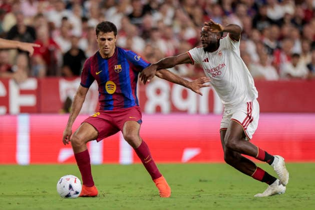 Sevilla FC v FC Barcelona, Barca - LaLiga EA Sports 2026 27 Rodri of FC Barcelona competes for the ball with Youssouf Fofana of Sevilla FC during the La Liga EA Sports match between Sevilla FC and FC Barcelona at Ramon Sanchez Pizjuan in Seville, Spain, on September 19, 2026. Seville Spain  Copyright: xJosexLuisxContrerasx originalFilename:joseluiscontreras-sevillaf260919_npCTU.jpg