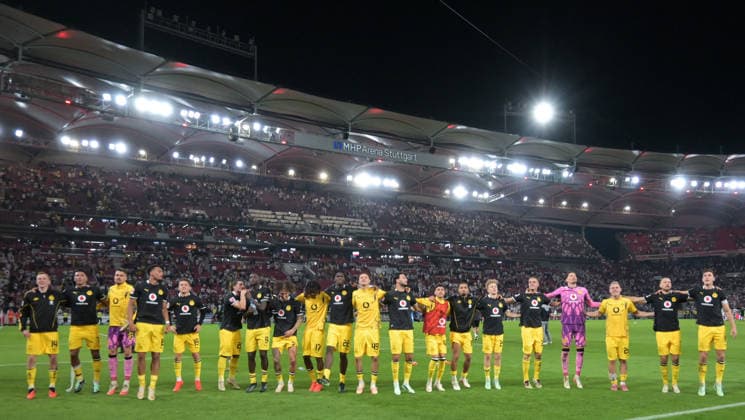September 19, 2026, xblx, Soccer, Bundesliga 1, VfB Stuttgart vs. Borussia Dortmund; Dortmund celebrates the victory with the fans. DFL and DFB regulations prohibit any use of photographs as image sequences and or quasi-video. Stuttgart