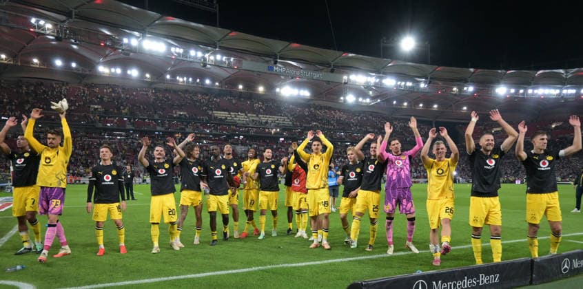 September 19, 2026, xblx, Soccer, Bundesliga 1, VfB Stuttgart vs. Borussia Dortmund; Dortmund celebrates the victory with the fans. DFL and DFB regulations prohibit any use of photographs as image sequences and or quasi-video. Stuttgart