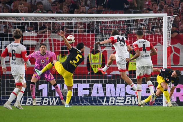 Scoring chance: Leo SAUER (VFB Stuttgart), action, tackle against Ramy BENSEBAINI (Borussia Dortmund), header in the penalty area, soccer, Bundesliga Season 2026–2027, Matchday 4, Matchday 04, VfB Stuttgart vs. Borussia Dortmund 0–1 on September 19, 2026, MHP ARENA