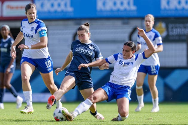 From left: Anouk Blaschka (SV Meppen, 10), Kim Schneider (SC Sand, 8), and Rahel Lang (SV Meppen, 16) in a one-on-one battle, duel, dynamic moment, action, game scene, DFB REGULATIONS PROHIBIT ANY USE OF PHOTOGRAPHS AS SEQUENCE IMAGES AND OR VIDEO-LIKE PHOTO SERIES DFB REGULATIONS PROHIBIT ANY USE OF PHOTOGRAPHS AS IMAGE SEQUENCES AND OR QUASI-VIDEO, September 20, 2026, Meppen, Germany, soccer, Women’s Bundesliga 2, SV Meppen vs. SC Sand xobx