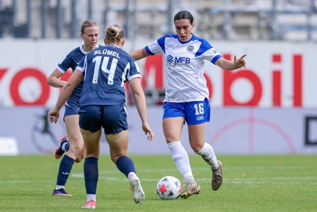 From left: Milena Fischer (SC Sand, 6), Charlotte Blümel (SC Sand, 14), and Rahel Lang (SV Meppen, 16) in a one-on-one, duel, dynamic moment, action, game scene, DFB REGULATIONS PROHIBIT ANY USE OF PHOTOGRAPHS AS SEQUENCE IMAGES AND OR VIDEO-LIKE PHOTO SERIES. DFB REGULATIONS PROHIBIT ANY USE OF PHOTOGRAPHS AS IMAGE SEQUENCES AND OR QUASI-VIDEO, September 20, 2026, Meppen, Germany, Soccer, Women’s Bundesliga 2, SV Meppen vs. SC Sand xobx