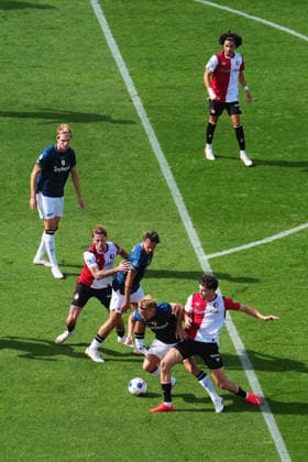 Eredivisie: Feyenoord Rotterdam v FC Utrecht Rotterdam - Matisse Didden of FC Utrecht, Luciano Valente of Feyenoord, Siebe Hhoremans of FC Utrecht, Nacho Ferri of Feyenoord, Gjivai Zechiel of Feyenoord during the seventh competition round of the 2026 2027 Eredivisie season. The match is set between Feyenoord Rotterdam and FC Utrecht at Stadion Feijenoord De Kuip on 20 September 2026 in Rotterdam, The Netherlands. Copyright: xTomxBodex
