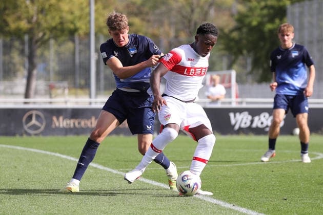 September 20, 2026, Germany, Stuttgart, Soccer: A-Junior DFB Cup Round of 16, 2025–2026 Season, Soccer: VfB Stuttgart U19 vs. Hertha BSC U19, from left: Emil Pfeifer, Idriss Kenmoe (VfB)