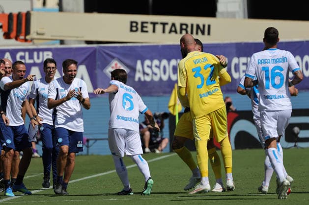 ACF Fiorentina v SSC Napoli - Campionato Serie A Billy Gilmour of SSC Napoli celebrates with teammates after scoring goal during the Italian Serie A football match between ACF Fiorentina and SSC Napoli ,on September 20 ,2026 at the Artemio-Franchi stadium in Florence. Firenze FI Italy  Copyright: xAndreaxMartinix originalFilename:martini-acffiore260920_np9x9.jpg