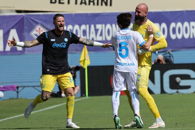 ACF Fiorentina v SSC Napoli - Campionato Serie A Billy Gilmour of SSC Napoli celebrates with teammates after scoring goal during the Italian Serie A football match between ACF Fiorentina and SSC Napoli ,on September 20 ,2026 at the Artemio-Franchi stadium in Florence. Firenze FI Italy  Copyright: xAndreaxMartinix originalFilename:martini-acffiore260920_npPcx.jpg