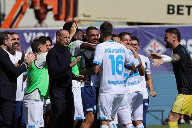 ACF Fiorentina v SSC Napoli - Campionato Serie A Billy Gilmour of SSC Napoli celebrates with teammates after scoring goal during the Italian Serie A football match between ACF Fiorentina and SSC Napoli ,on September 20 ,2026 at the Artemio-Franchi stadium in Florence. Firenze FI Italy  Copyright: xAndreaxMartinix originalFilename:martini-acffiore260920_npT2M.jpg