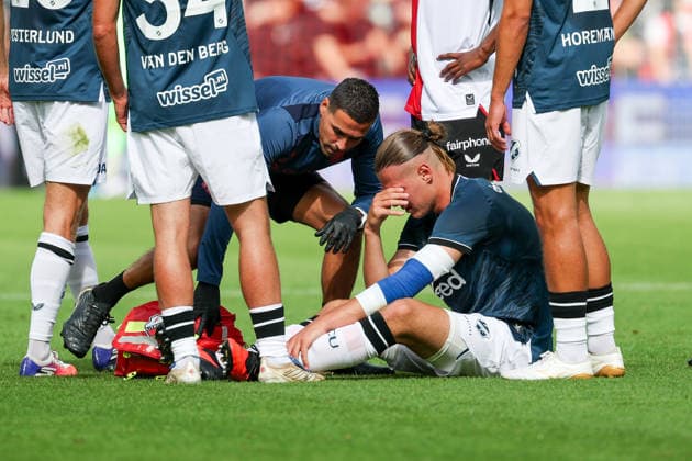 2026-09-20 Feyenoord v FC Utrecht - Dutch Eredivisie ROTTERDAM, NETHERLANDS - SEPTEMBER 20: Injury of Artem Stepanov of FC Utrecht during the Dutch Eredivisie match between Feyenoord and FC Utrecht at Stadion Feijenoord on September 20, 2026 in Rotterdam, Netherlands. Rotterdam Stadion Feijenoord Netherlands Content not available for redistribution in The Netherlands directly or indirectly through any third parties. Copyright: xHansxvanxderxValkx