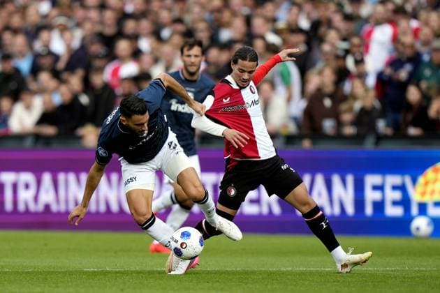ROTTERDAM - (lr) Nikolaos Panagiotou of FC Utrecht, Anis Hadj Moussa of Feyenoord during the Dutch Eredivisie match between Feyenoord and FC Utrecht at Feyenoord stadium De Kuip on 20 September 2026 in Rotterdam, the Netherlands. TOBIAS KLEUVER ANP Eredivisie 2026 27 xVIxANPxSportx xxANPxIVx 569383713 originalFilename: 569383713.jpg