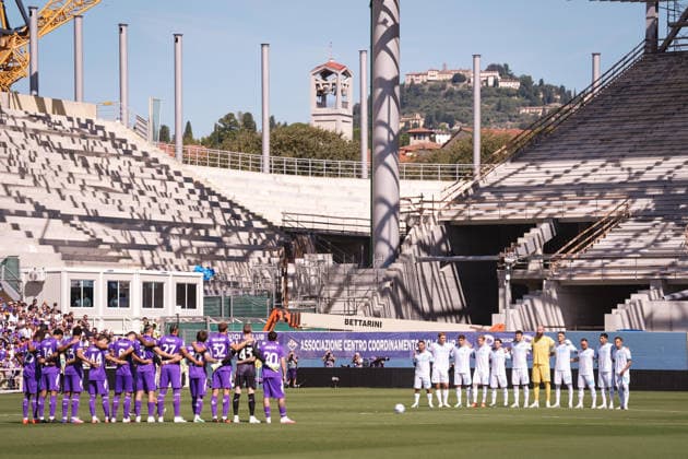 Observe a minute of silence in honor of Alessandro Sandro Mazzola during the Serie A soccer match between Fiorentina and Napoli at the Artemio Franchi Stadium in Florence, north Italy - Sunday, September 20, 2026 -  Copyright: xMassimoxPaolone LaPressex