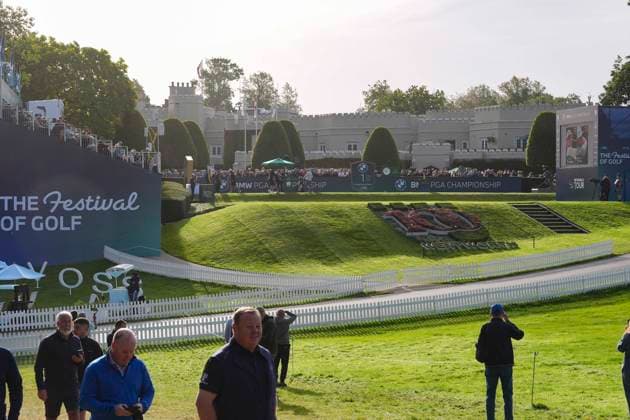 VIRGINIA WATER, ENGLAND - SEPTEMBER 20: A general view of the first tee in front of the Wentworth Clubhouse during Round 4 at the BMW PGA, Golf Herren Championship at Wentworth Golf Club, Virginia Water on September 20, 2026 in Surrey, England The BMW PGA Championship