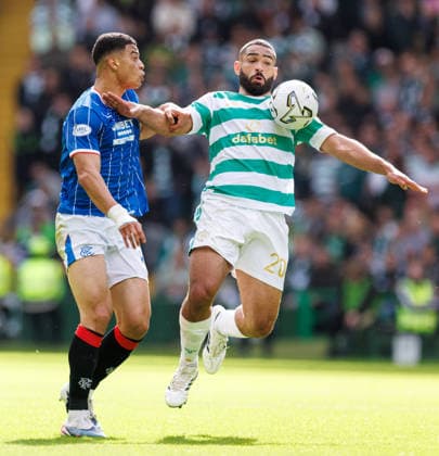 20.09.2026 Celtic v Rangers: Cameron Carter-Vickers of Celtic floundering as Kevin Kelsy of Rangers presses  Copyright: xWilliexVassx NINTCHDBPICT001109856041