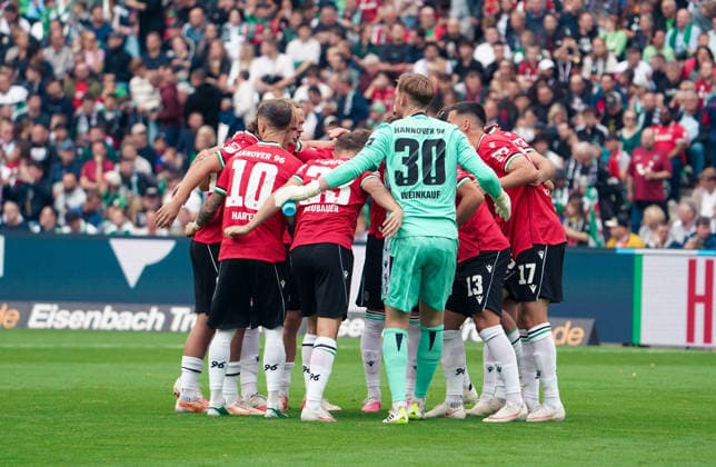 Germany Soccer 2. Bundesliga 2026–2027, Matchday 6: Hannover 96 vs. VfL Bochum at Heinz von Heiden Arena Stadium in Hannover—team photo, wide shot of Hannover 96 Copyright: xAymanxAlahmedx