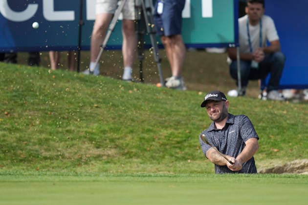 VIRGINIA WATER, ENGLAND - SEPTEMBER 20: Andy Sullivan (ENG) plays from a green side bunker on the 18th hole during Round 4 at the BMW PGA, Golf Herren Championship at Wentworth Golf Club, Virginia Water on September 20, 2026 in Surrey, England The BMW PGA Championship