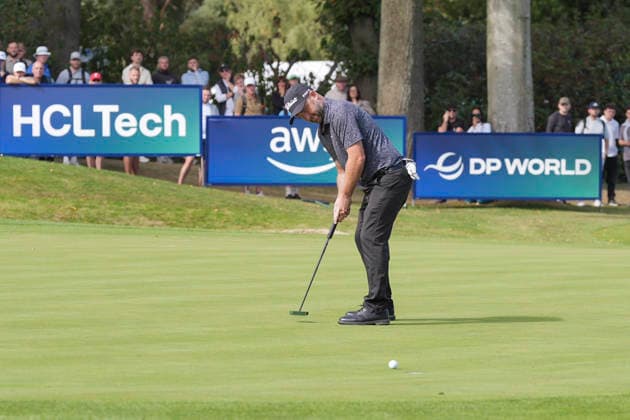 VIRGINIA WATER, ENGLAND - SEPTEMBER 20: Andy Sullivan (ENG) putts on the eighteenth green during Round 4 at the BMW PGA, Golf Herren Championship at Wentworth Golf Club, Virginia Water on September 20, 2026 in Surrey, England The BMW PGA Championship