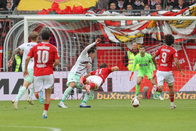 September 20, 2026, xtgx, Soccer 2. Bundesliga, FC Energie Cottbus vs. FC St. Pauli, from left: Tomoya Ando (St. Pauli), 15, Moritz Hannemann (Cottbus), 11, tackle, duel, battle, DFL DFB REGULATIONS PROHIBIT ANY USE OF PHOTOGRAPHS AS IMAGE SEQUENCES AND OR QUASI-VIDEO Cottbus