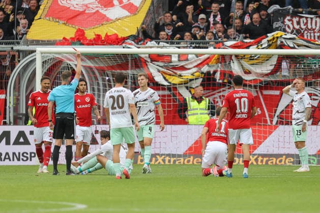 September 20, 2026, xtgx, Soccer, 2. Bundesliga, FC Energie Cottbus vs. FC St. Pauli, from left: Tomoya Ando (St. Pauli), 15th yellow card resulting in a red card, sent off. DFL and DFB regulations prohibit any use of photographs as image sequences and or quasi-video. Cottbus