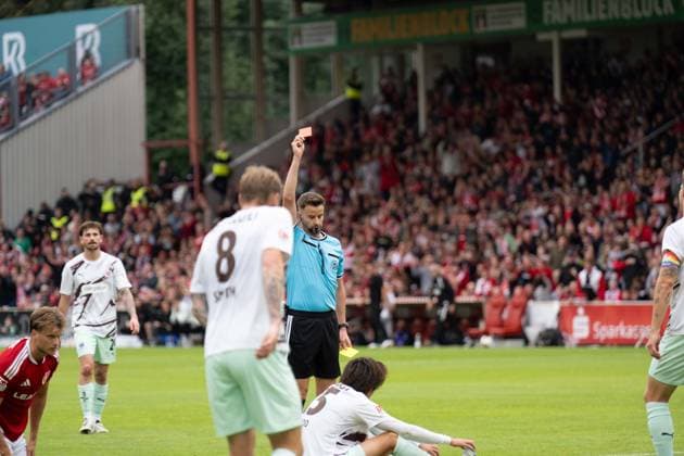 September 20, 2026: Energie Cottbus vs. FC St. Pauli, Matchday 6 of the 2. Bundesliga at the LEAG Energie Stadium; Yellow-red card for Tomoya Ando (FC St. Pauli), 15 IMPORTANT NOTICE: In accordance with DFL and DFB regulations, it is prohibited to use or allow the use of photographs taken in the stadium and or during the game in the form of sequential images and or video-like photo series. Copyright: xJamesxZabelx