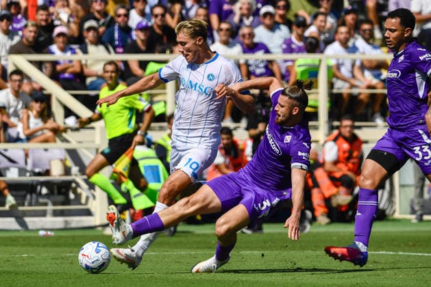 IPA88755682 - Rasmus Winther Hojlund (Napoli) was stopped by Radu Matei Dragusin (Fiorentina) during the ACF Fiorentina vs. SSC Napoli Serie A soccer match in Florence, Italy, on September 20, 2026  Copyright: xFabioxFagiolini IPAxSportx xx IPA88755682