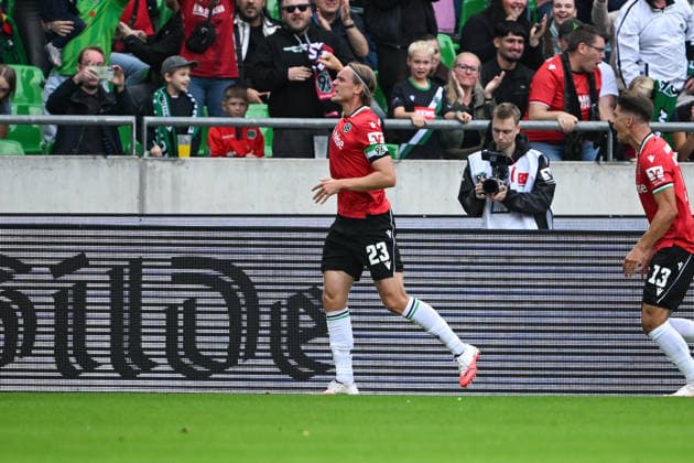 2. Bundesliga: Hannover 96 vs. VfL Bochum on September 20, 2026, at the HDI Arena in Hannover—celebrations, goal celebrations, goal scorers, goal scorer Stefan Teitur Thordarson; Hannover celebrates after his goal to make it 1-0 MT