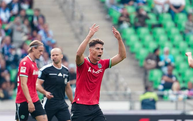 Germany Soccer 2. Bundesliga 2026–2027, Matchday 6: Hannover 96 vs. VfL Bochum at Heinz von Heiden Arena Stadium in Hannover; goal and goal celebration by Stefan Teitur Ørðarson, Stefan Teitur Thordarson (Hannover 96), 23 Franz Roggow (Hannover 96), 13 Copyright: xAymanxAlahmedx