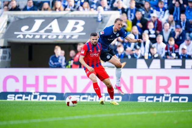 September 20, 2026 Soccer, 2026–2027, 2. Bundesliga, Matchday 6, DSC Arminia Bielefeld 1 FC Heidenheim, Referee Marnon Busch (Heidenheim), David Min (Bielefeld). DFL regulations prohibit any use of photographs as image sequences and or quasi-video.