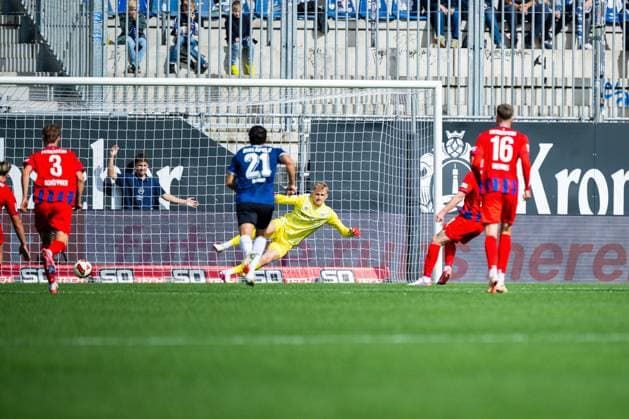 September 20, 2026 Soccer, 2026–2027, 2. Bundesliga, Matchday 6, DSC Arminia Bielefeld 1 FC Heidenheim Budu Zivzivadze scores the 1–1 goal for Heidenheim on a penalty kick past Jonas Kersken, Bielefeld DFL REGULATIONS PROHIBIT ANY USE OF PHOTOGRAPHS AS IMAGE SEQUENCES AND OR QUASI-VIDEO