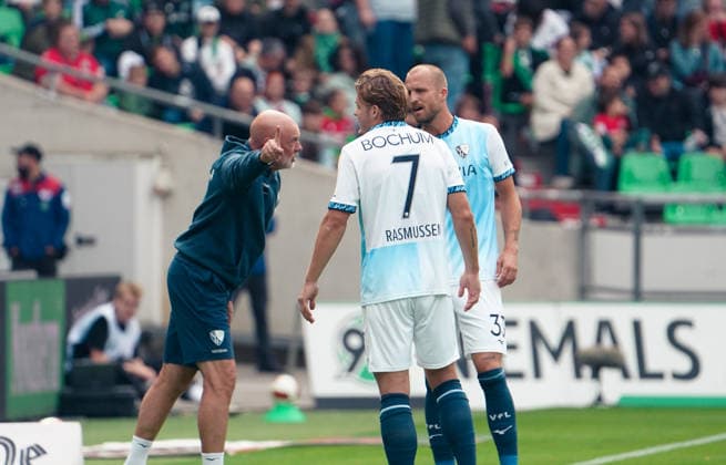 Germany Soccer 2. Bundesliga 2026–2027, Matchday 6: Hannover 96 vs. VfL Bochum at Heinz von Heiden Arena Stadium in Hannover. Instructions from Coach Uwe Rösler. Uwe Rösler, Coach of VfL Bochum; Christian Rasmussen, VfL Bochum; 7 Philipp Hofmann, VfL Bochum; 33 Copyright: xAymanxAlahmedx