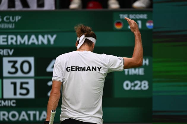 Alexander Zverev (GER) encourages the crowd to applaud September 20, 2026 ¢ Tennis ¢ Davis Cup Qualifiers, 2nd Round ¢ Germany vs. Croatia, Heristo Arena, Halle Westfalen, North Rhine-Westphalia, Germany Copyright: xpepphotox xHorstxMauelshagenx pep00321, pep_20260920_hm