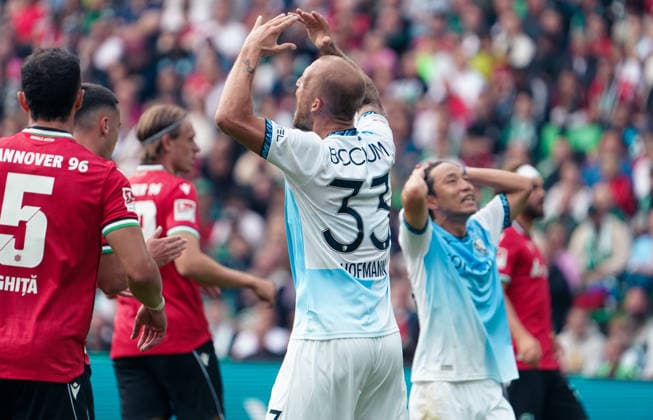 Germany Soccer 2. Bundesliga 2026–2027, Matchday 6: Hannover 96 vs. VfL Bochum at Heinz von Heiden Arena, Hannover—Gestures, Body Language, Emotion: Philipp Hofmann (VfL Bochum), 33 Copyright: xAymanxAlahmedx