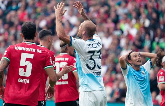 Germany Soccer 2. Bundesliga 2026–2027, Matchday 6: Hannover 96 vs. VfL Bochum at Heinz von Heiden Arena, Hannover—Gestures, Body Language, Emotion: Philipp Hofmann (VfL Bochum), 33 Copyright: xAymanxAlahmedx