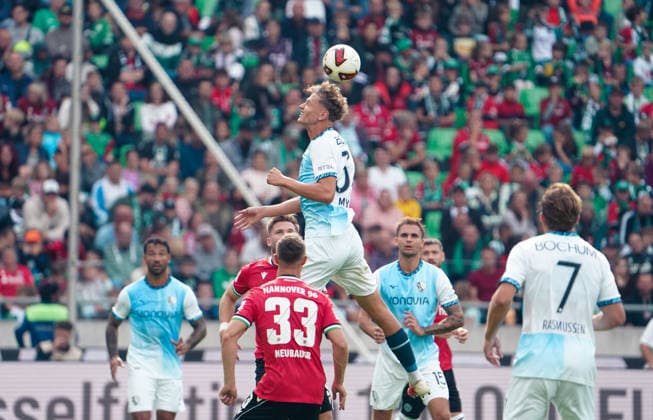 Germany Soccer 2. Bundesliga 2026–2027, Matchday 6: Hannover 96 vs. VfL Bochum at Heinz von Heiden Arena Stadium in Hannover; header by Philipp Strompf of VfL Bochum, 3 Copyright: xAymanxAlahmedx