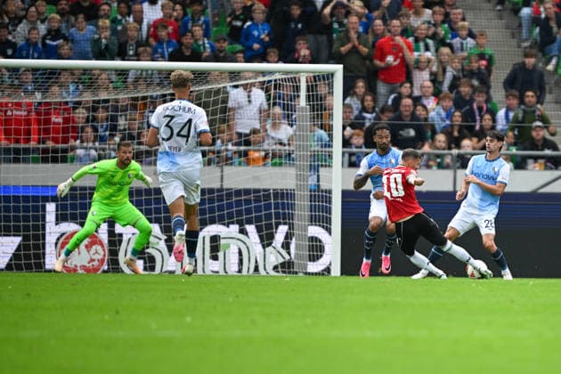2. Bundesliga: Hannover 96 vs. VfL Bochum on September 20, 2026, at the HDI Arena in Hannover. Goal to make it 2–0; scorer: Marcel Hartel of Hannover, who scored the 2–0 goal against Bochum goalkeeper Timo Horn. MT