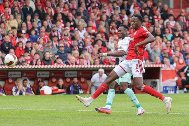 September 20, 2026, xtgx, Soccer 2. Bundesliga, FC Energie Cottbus vs. FC St. Pauli, from left: Abdoulie Ceesay (St. Pauli), 9, King Manu (Cottbus), 2, shoots the ball toward the goal, shot on goal, shot DFL DFB REGULATIONS PROHIBIT ANY USE OF PHOTOGRAPHS as IMAGE SEQUENCES and or QUASI-VIDEO Cottbus