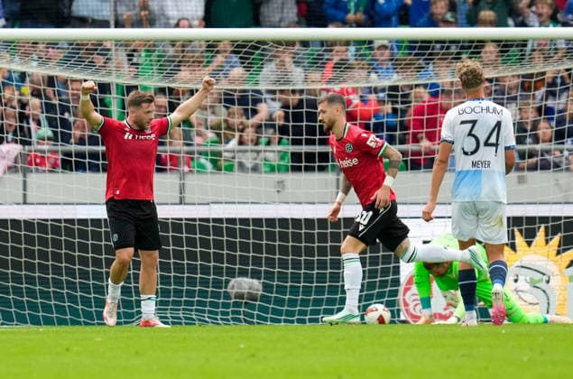 Benjamin Kaellman (Hannover 96, 9) and Marcel Hartel (Hannover 96, 10) celebrate with animated gestures after a goal; GER, Hannover 96 vs. VfL Bochum 1848, 2. Bundesliga, Matchday 6, 2026–27 season, Heinz von Heiden Arena, Hanover, September 20, 2026. DFL regulations prohibit any use of photographs as image sequences and or quasi-video. Hannover 96 vs. VfL Bochum 1848, 2. Bundesliga, Matchday 6, 2026–27 Season, September 20, 2026, Hannover Copyright: xEibner-Pressefoto ScottxColemanx EP_SCN