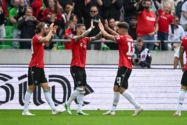 2. Bundesliga: Hannover 96 vs. VfL Bochum on September 20, 2026, at the HDI Arena in Hannover—celebrations, goal celebrations, goal scorers, goal scorer Marcel Hartel; Hannover celebrates after his goal to make it 2–0 with Franz Roggow; Hannover MT